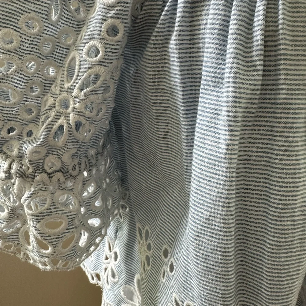 SAYLOR Blue and White Eyelet Abbi Blouse size Small - Picture 6 of 10
